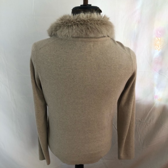Banana Republic sweater with faux fur collar - Picture 5 of 7